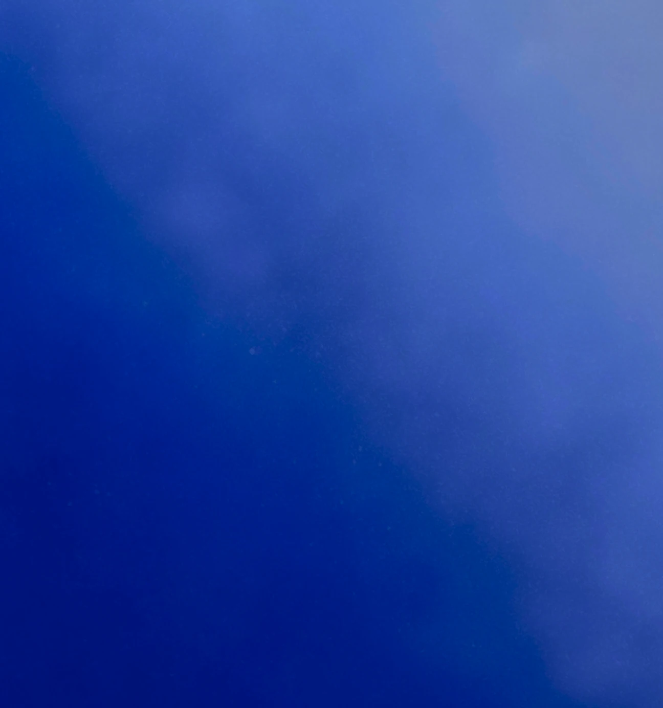 Background for Visa Cash App RB Formula 1 car speeding on the track, representing XMTrading’s sponsorship partnership.